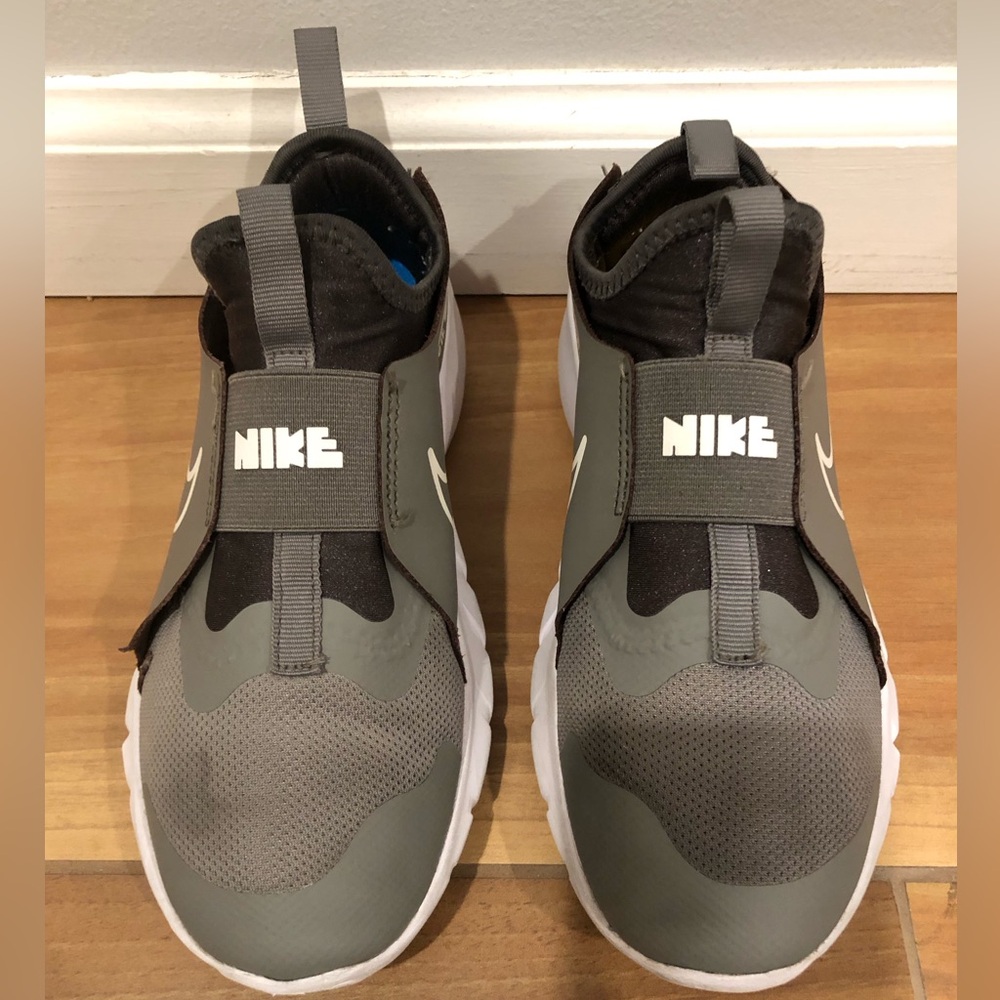 Nike boys flex runner sneakers